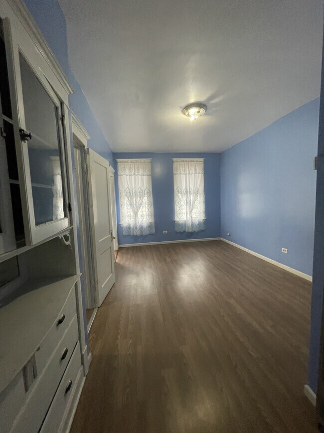 Foto del edificio - 2453 W 46th Pl