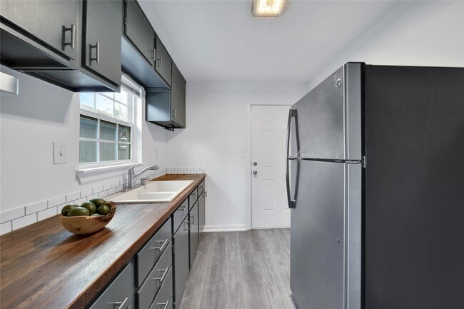 Foto del edificio - 1710 Shelby St