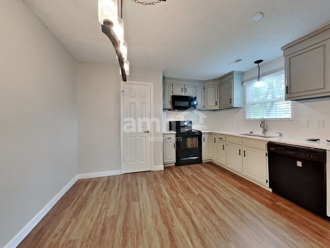 Foto del edificio - 656 N Shore Blvd