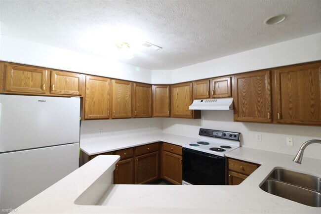 Building Photo - 2 br, 2 bath Condo - 1575 Oakfield Dr