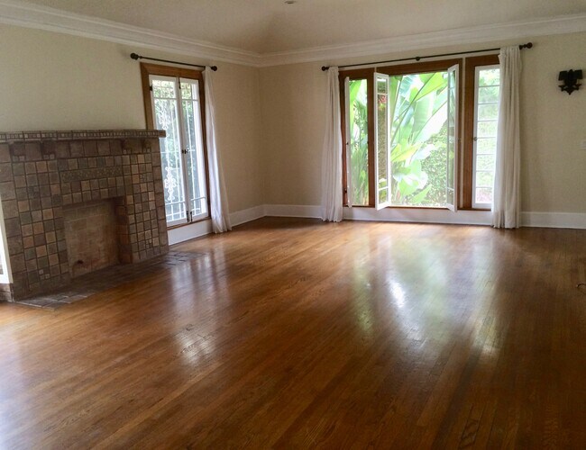 1026 Havenhurst Dr Unit 1026 Havenhurst Drive, West Hollywood, CA 90046