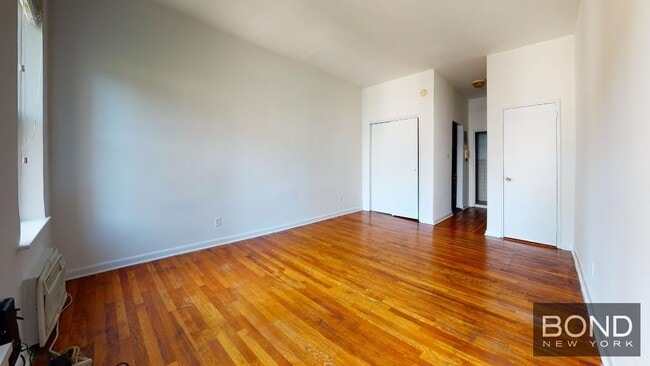 Building Photo - 324 E 83rd St