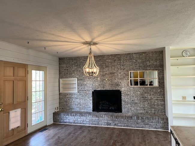 Building Photo - Morganton Rental!