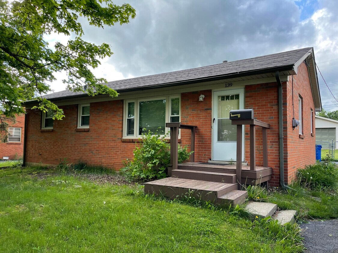 Foto principal - 139 Chantilly St