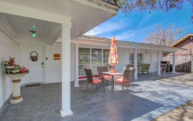 Foto del edificio - 12313 Kayla Ln