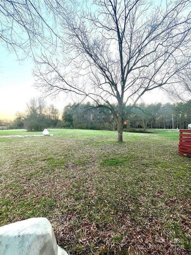 Foto del edificio - 5628 White Store Rd