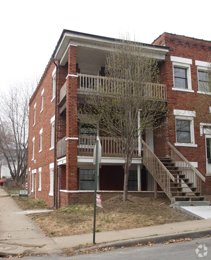 Building Photo - Chestnut Apartments