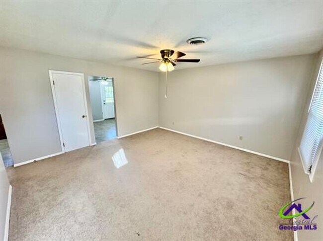 Building Photo - 303 Palomino Ln