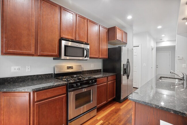 Foto del edificio - 7361 N Ashland Blvd