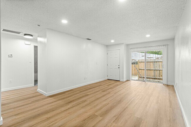 Building Photo - 5305 SE 28th Ln