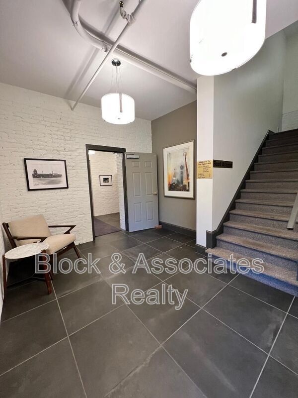 Building Photo - 614 Capital Blvd