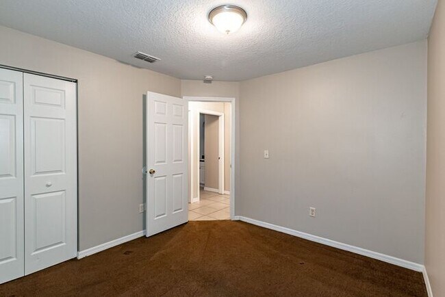 Foto del edificio - 4 bedroom in College Hill