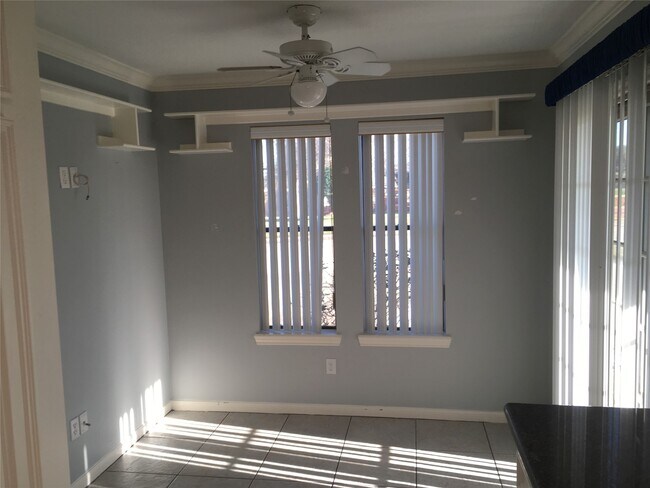 Foto del edificio - 2950 Glenn Lakes Ln