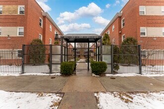 Building Photo - 6417 N Damen Ave