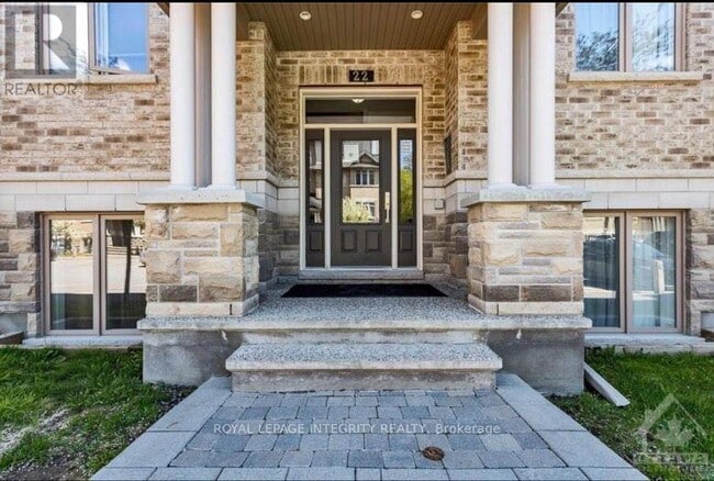 Building Photo - 22 Tadley Private