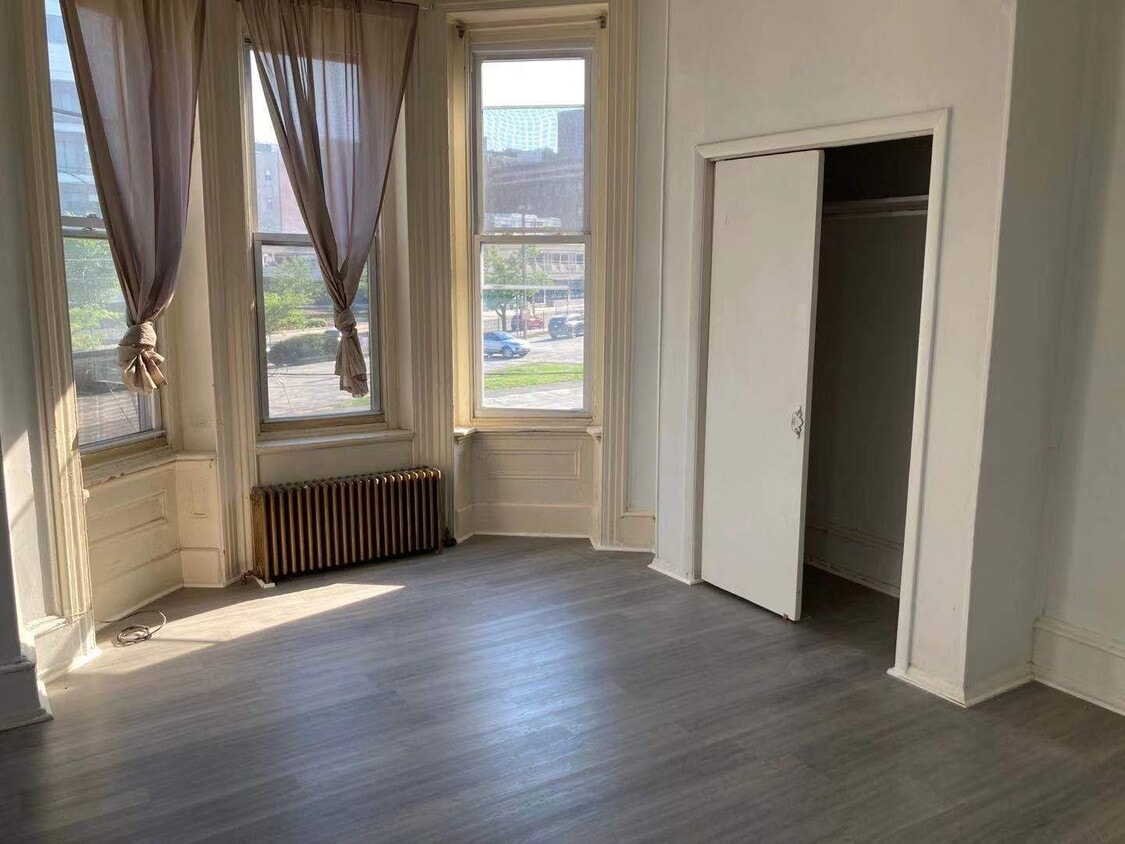 Building Photo - 3802 Lancaster Ave