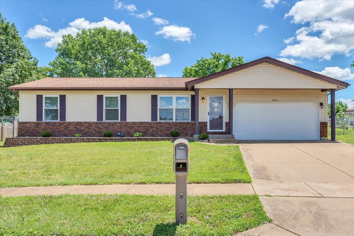 Primary Photo - 2052 Saint Christopher Way