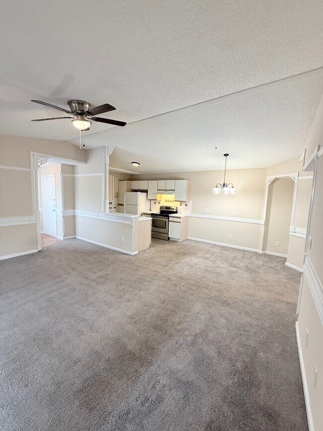 Foto del edificio - 8558 Hopkins Cir