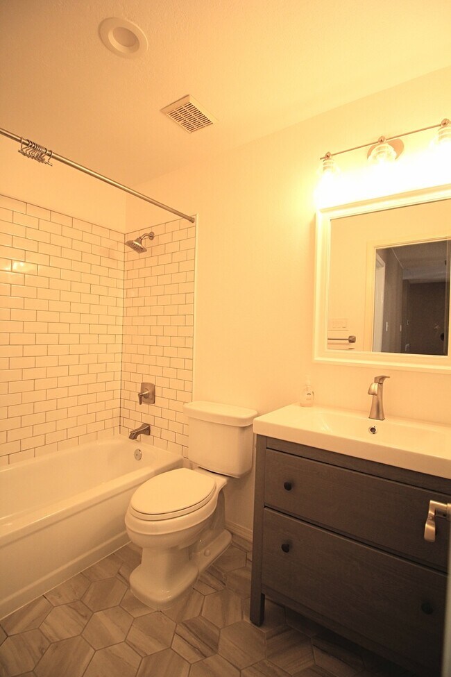 Foto del edificio - 3 BD 2 BA AVAILABLE JUNE!! NEAR LOOKOUT RD