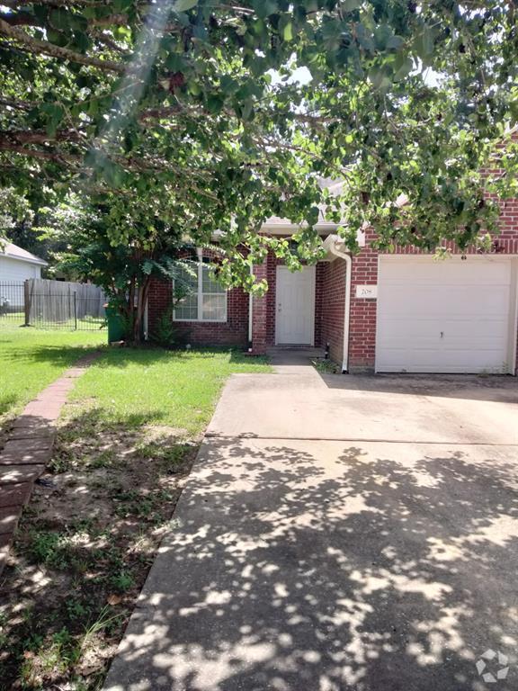 Building Photo - 208 Canterbury Dr