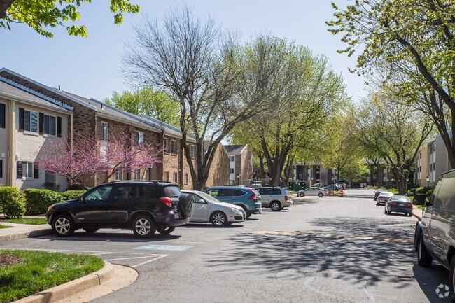 Tysons Glen Apartments &amp; Townhomes Falls Church, VA