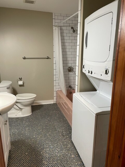 Bath with Laundry - 2501 1st St