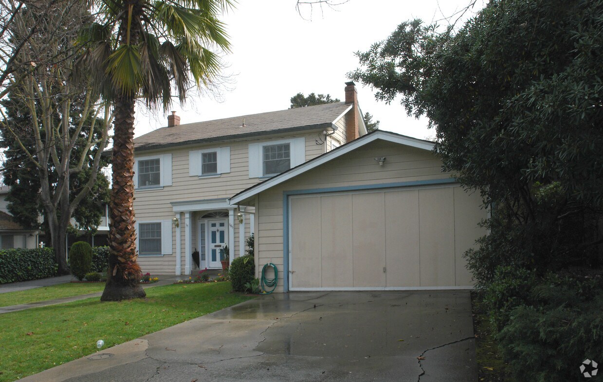 Building Photo - 685 Mariposa Ave