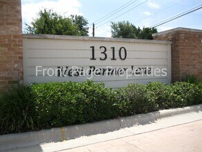 Building Photo - 1310 W Parmer Ln