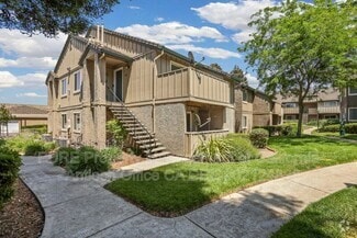 Building Photo - 1127 Lakeview Cir