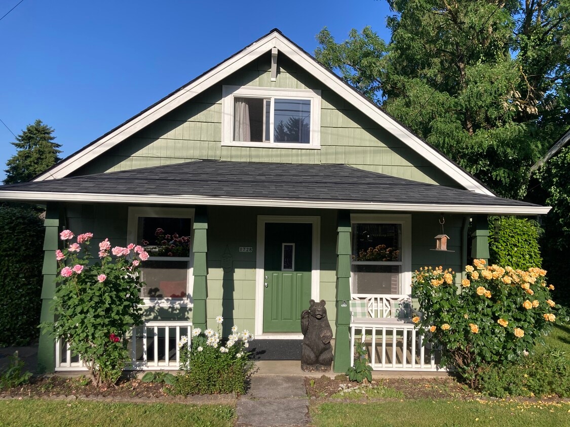 Street View - 1728 Division St