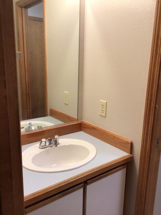 Building Photo - AVAILABLE NOW - Two Bedroom and Two Bath Duplex Unit in Bagley Downs Neighborhood