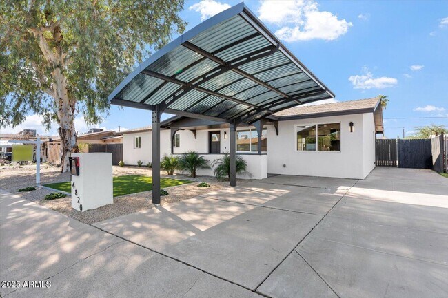 Foto del edificio - 14820 N 35th St