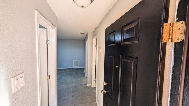 Foto del edificio - 1801 Cortez St