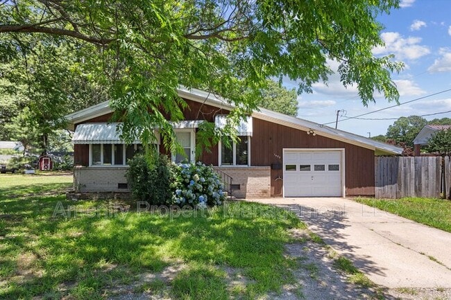 Building Photo - 1405 Todds Ln