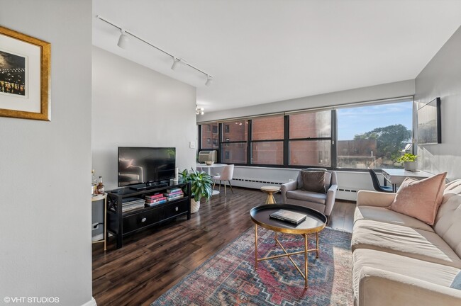 Foto del edificio - 3420 N Lake Shore Dr