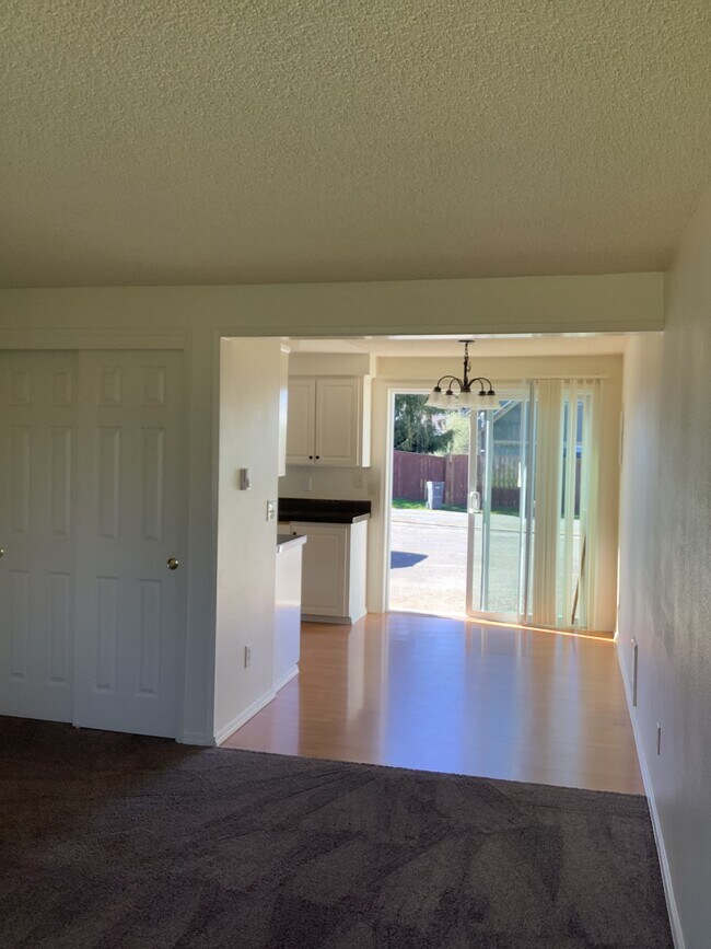 Foto del edificio - 214 S French Ave