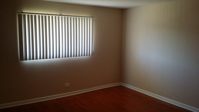 Building Photo - 16W660 Mockingbird Ln