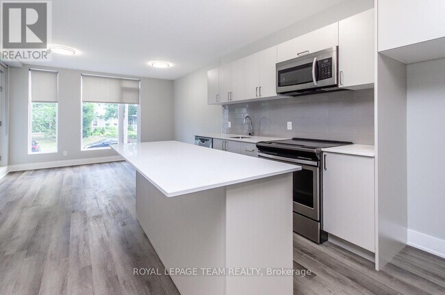 Photo du bâtiment - 1295 Summerville Ave