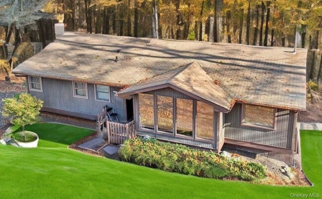 Building Photo - 9 Country Club Ln