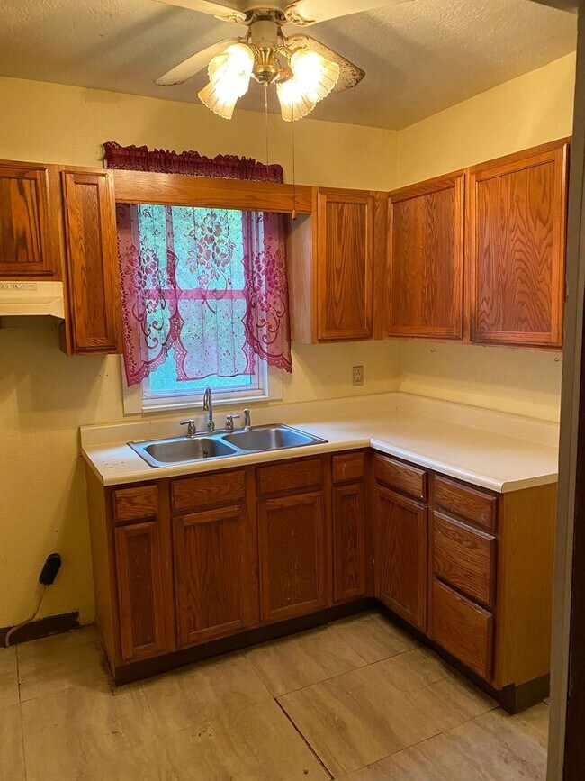 Foto del edificio - 4 br, 1.5 bath House - 1802 Moravia St