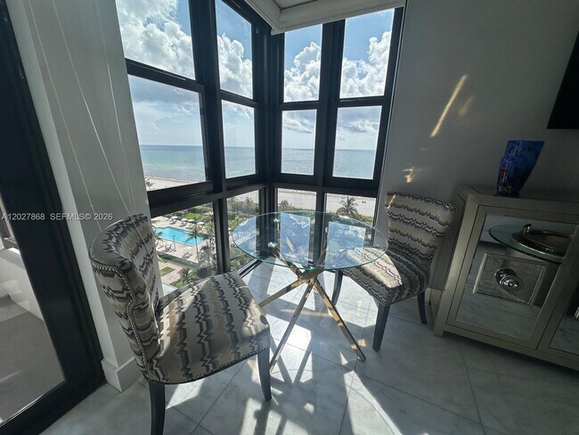 Foto del edificio - 2555 Collins Ave
