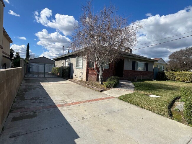 Building Photo - HOUSE FOR LEASE