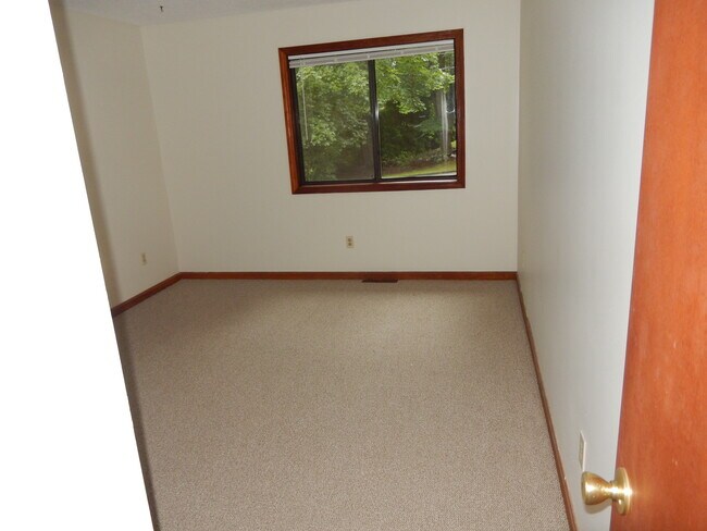 B.R. - 7 Meadowview Ter