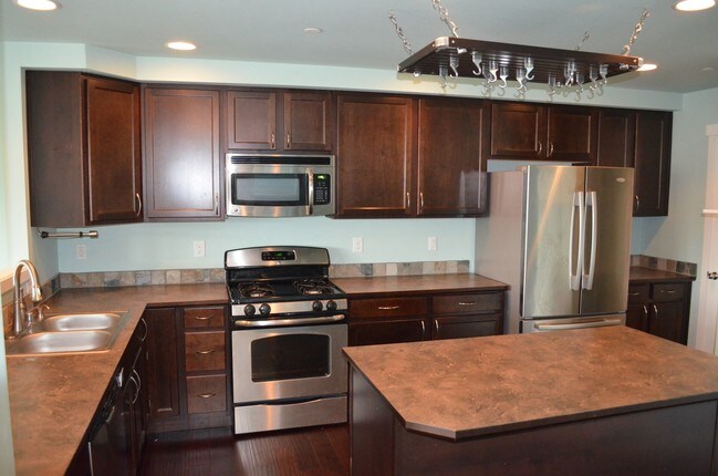 Building Photo - 3 br, 3.5 bath House - 2556 Waterside Lane