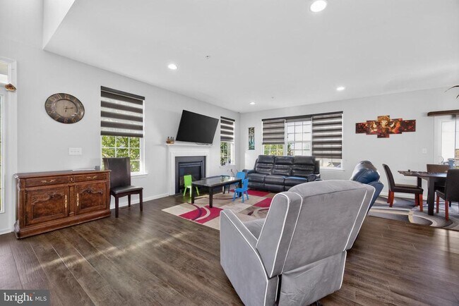 Foto del edificio - 271 Fairfield Cir W