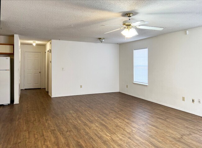 Foto del edificio - 5900 Samantha St