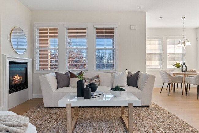 Foto del edificio - Bright and Open 2BD/2BA Condo at the Courtyards at Dublin Ranch Villages!