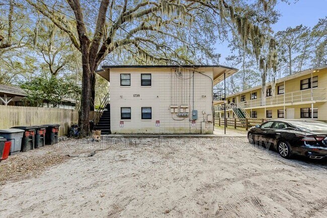 Foto del edificio - 1738 Wright Ave