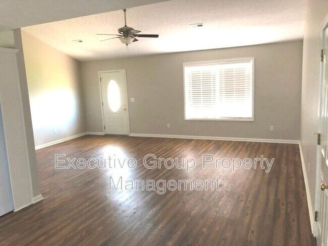 Foto del edificio - 275 Oxmoor Dr