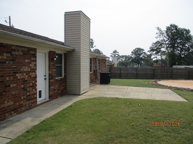 Building Photo - Charming 3-bedroom, 2-Bath Brick Ranch Home